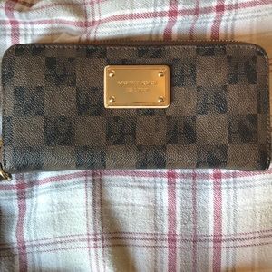 Michael kors wallet